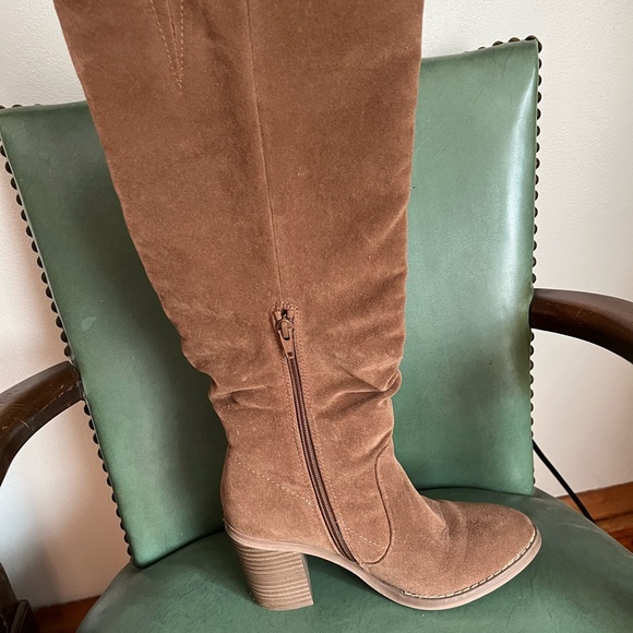 Universal thread heeled boots size 6 - Picture 2 of 10